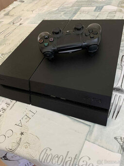 Predám Playstation 4 - 2