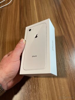 iPhone 8 64GB - 2
