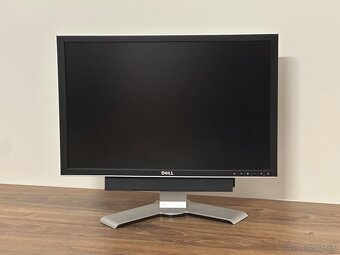 Dell Ultrasharp 24 LCD - 2