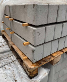 Predám palisády a cestné oblúkové obrubníky - 2