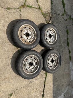 Predám kompletnú sadu s pneu na škodu 120 - 2