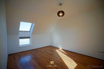 Na predaj 4 izbový podkrovný dom, veľká terasa, garáž, Rajka - 2