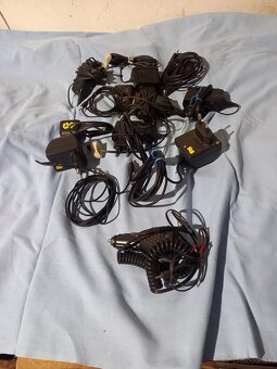 Nabíjačku na Nokia, i auto - 2