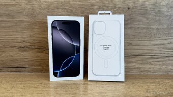 Apple iPhone 16 Pro 128 GB čierny titán - 2