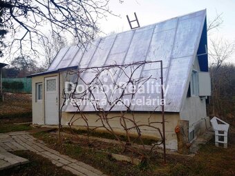 Pekná rekreačná chatka s veľkým pozemkom 655 m2 v Handlovej - 2