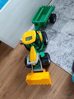Traktor s vleckou - 2