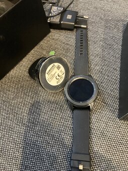Samsung Galaxy Watch 42mm orig balenie skoro nove - 2