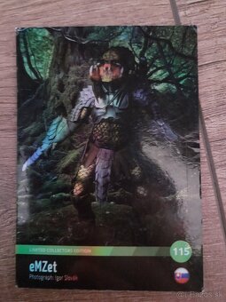Predator holo card - 2