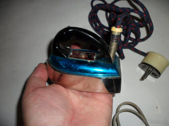 cestovná žehlička z roku 1970 - 2