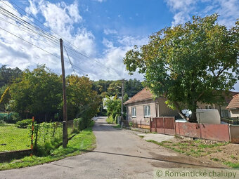 Dva rodinné domy za cenu jedného v obci Zlatno - 2