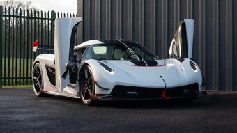 Koenigsegg Jesko Attack, Crystal White & Draco Red - 2