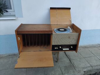 Retro rádio tesla - 2