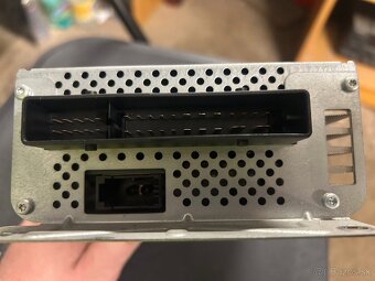 Zosilovač Audi A6 C6 - 2