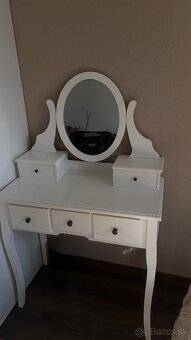 Toaletný stolík - 2