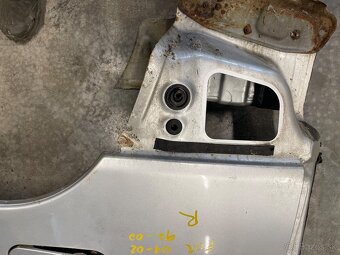 Subaru forester 01-03 zadny pravy lem - 2