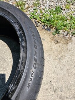 275/40 R20 - 2