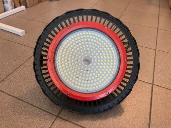 Priemyselné LED svietidlo 200 W - 2
