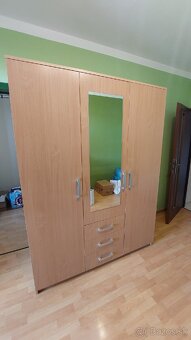 Šatníková skriňa so zrkadlom REZERVACIA - 2