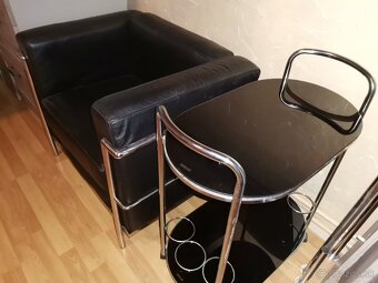 Predám ikonické kreslo a sedačku LE CORBUSIER LC2 - 2