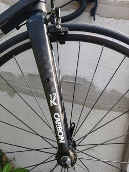 Cestný bicykel s karbón vidlicou triban 500 - 2