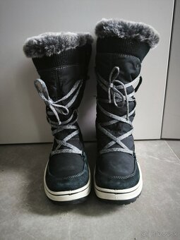 Čierne zánovné nepremokavé snehule z Talianska v 39, teplé - 2