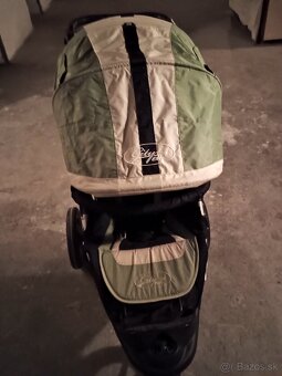 Predám kočík športový zeleno krémovej farby - 2