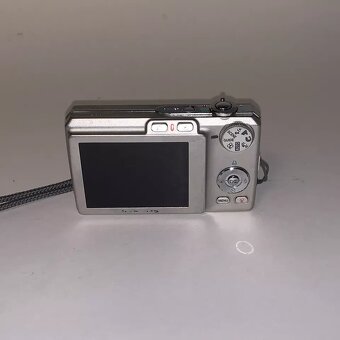 Olympus FE-220 Digital Camera 7.1MP - 2