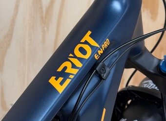 NA PREDAJ: GHOST CARBON e-RIOT EN CF PRO 2024. - 2