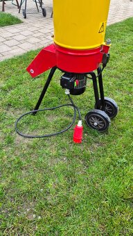 Predám drvič konárov  ssmix 380volt  2,5kw - 2
