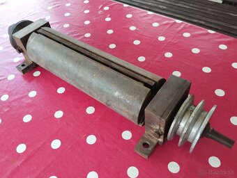 Predám hobľovací trojnožový valec na hobľovačku - 2