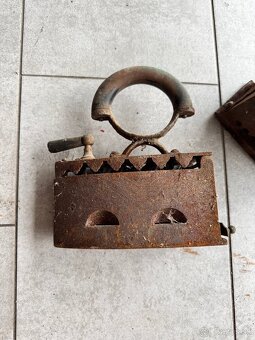 Žehlička na uhlie - 2