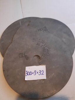 Rezný kotúč z vulkanitu - 2