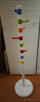 Predam detský farebný vešiak - 2