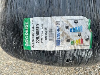 Celoročné 225/40 R19 Goodride - 2