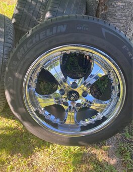 215/60R17 - 2