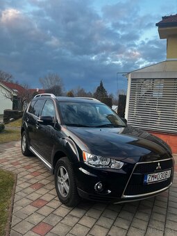 Mitsubishi Outlander 2.2 DI-D automat , 7 miestne - 2