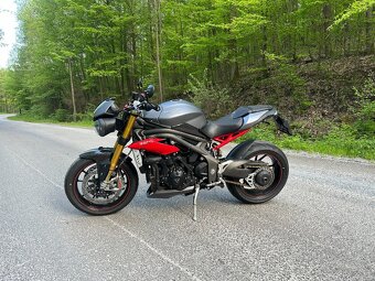 Triumph Speed Triple 1050 R - 2