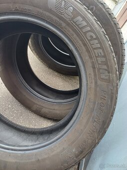 235/60R18 - 2