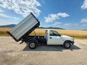 TOYOTA HILUX 3-STRANNÝ VYKLÁPAČ - 2