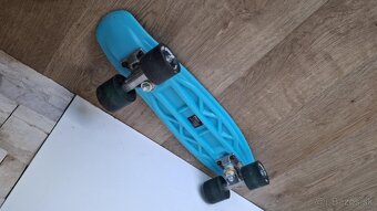 Svietiaci skateboard - 2