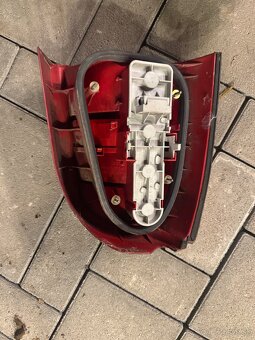 Zadné práve svetlo Audi a4 b5 avant - 2