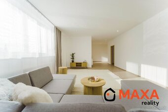 PREDANÉ Trojizbový veľkometrážny byt s terasou, v meste Prie - 2