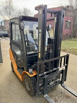 Vysokozdvižný vozík 1,5t. / LPG / iba 158mth - 2