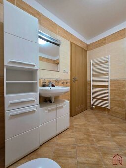 Apartmán, Nová Lesná, 46m2 + balkón, park. miesto, zariadený - 2