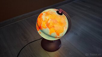 Svietiaci globus - 2