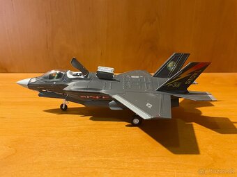 F-35B Lightning- model letadla 1:72 - 2
