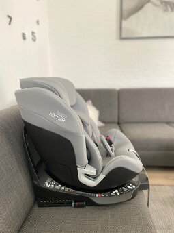 NOVÁ Autosedačka 0-25kg Britax Swivel, Frost Grey 6/2027 - 2