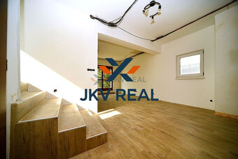 4 izbový rodinný dom s garážou v tichej lokalite - 2