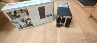 Záložný zdroj APC Smart-UPS 750 VA LCD 230 V so SmartConnect - 2