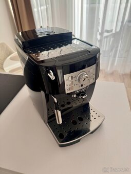 Predám kávovar DeLonghi Magnifica S ECAM 22.112.B - 2